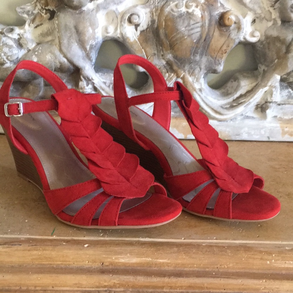 Giani Bernini suede sandals